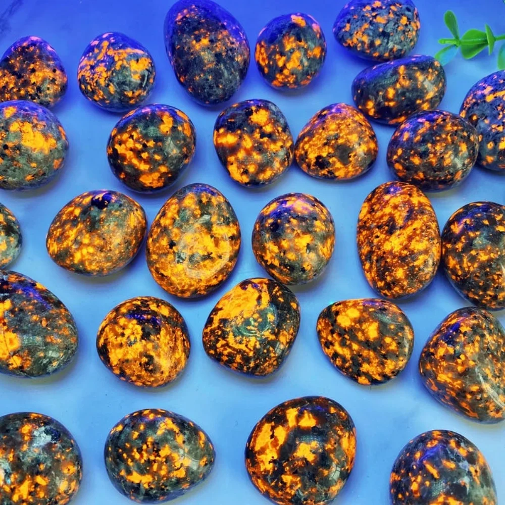 Natural Yooperlite Flame Gravel Crystal Stone Polished Chips Natural Yooperlite UV Reactive Glowing for Christmas
