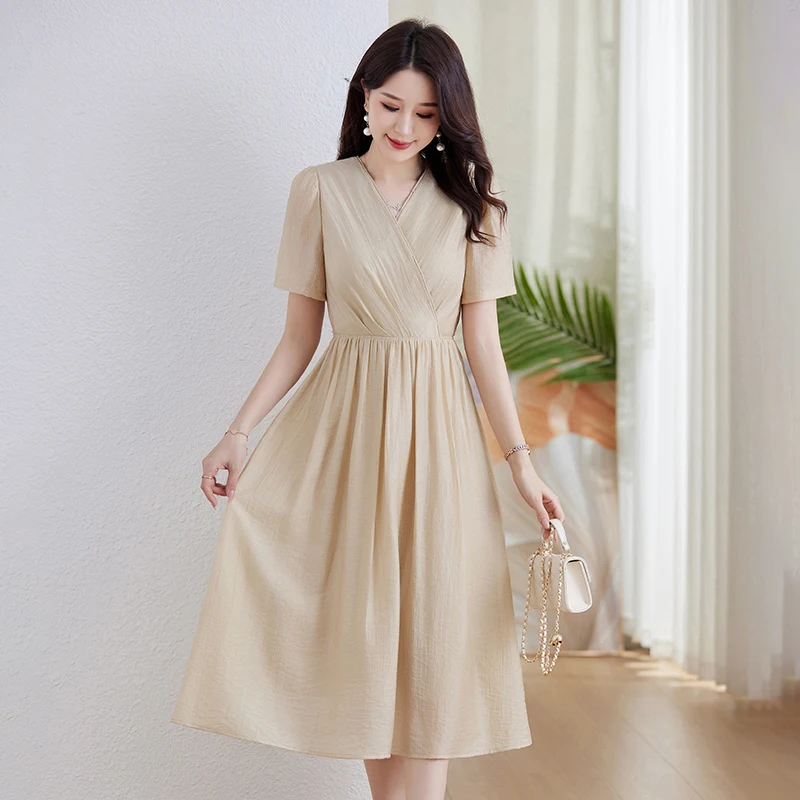 فستان نسائي أنيق برقبة على شكل حرف V وأكمام قصيرة مع تصميم خصر محكم بسيط عصري لطيف وساحر