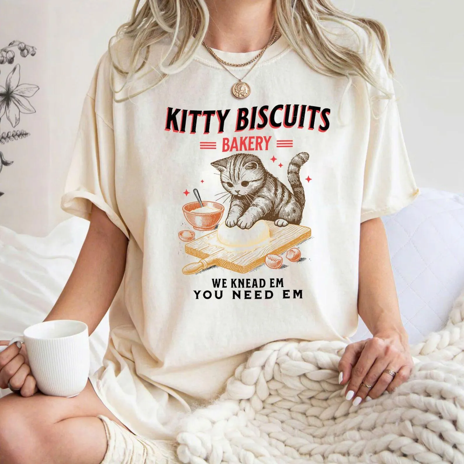 Cat Biscuit, Cute Kitty Biscuits Bakery Retro Style Graphic, Vintage Style Cat Baker,  Kitten Gift Tee T-Shirt