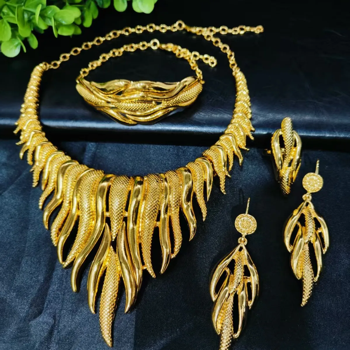 Retro Fashion Four Piece Jewelry Set Super Large Size Gold Plated Earring Necklace Ring Bracelet Brass Middle East Wedding Jewel