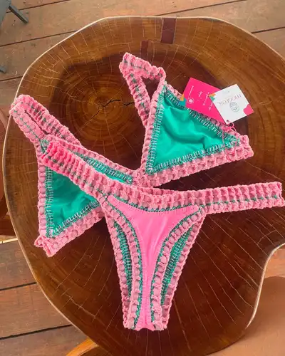 Imagen 2 del producto 2025 Traje de baño para mujer Conjunto de bikini rojo vino elegante con ribete trenzado único Perfecto para ropa de playa y fiestas en la piscina Escapazas de verano
