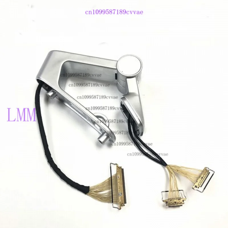 usato-per-lo-schermo-del-cavo-di-segnale-dji-phantom-4-pro-alla-scheda-posteriore-sulla-parte-del-controller