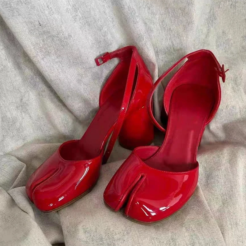 Red Patent Leather Split Toe Sandals Brand Designer Summer Black Mary Janes Ladies Cover Heel Buckle Shoes for Women Dress Pumps