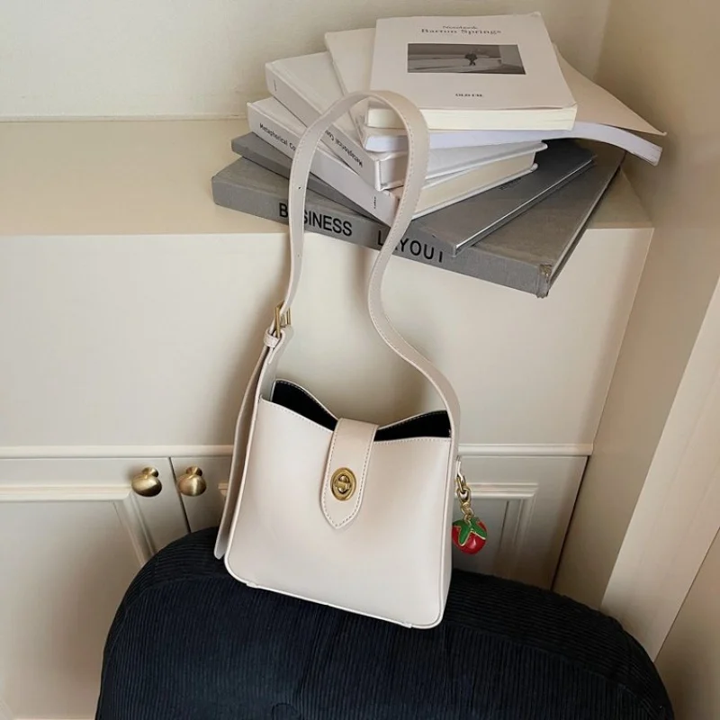 

Модная женская большая сумка из тонкой кожи с модным стилем в стиле известного дизайнера ​