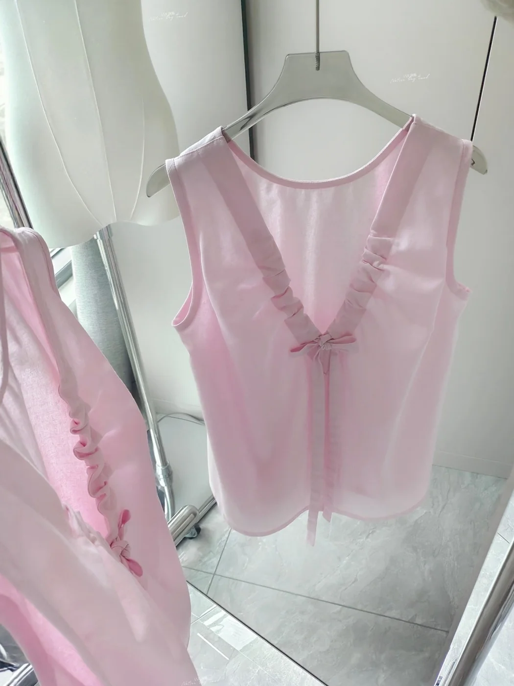 

Pink V-neck Ribbon Waist Vest Shirt Women's Summer New Style Versatile Sleeveless Top Commute Style Straight Cut Thin Fabric