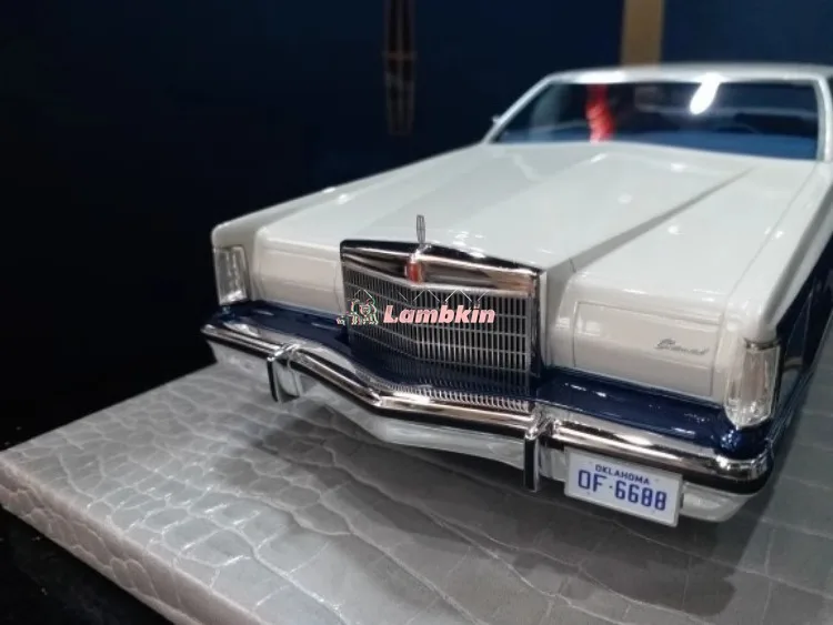 AMC 1:18 For Lincoln Continental Mark V Blue & White Bilbras Edition Limousine Model