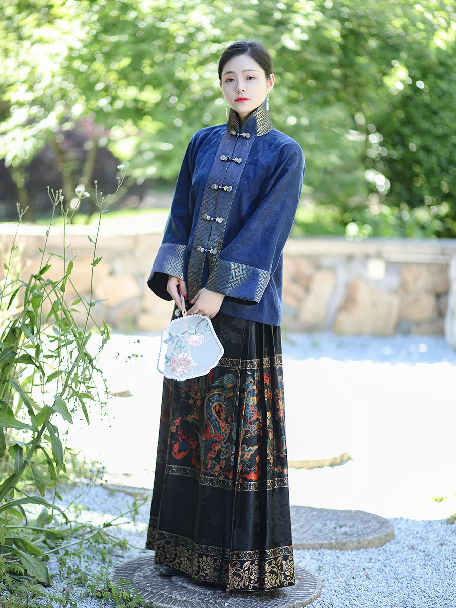 

Шелковый топ Baojin Color 00 из тусса с узором «Десять тысяч иероглифов» и нефритовым воротником, длинный рукав