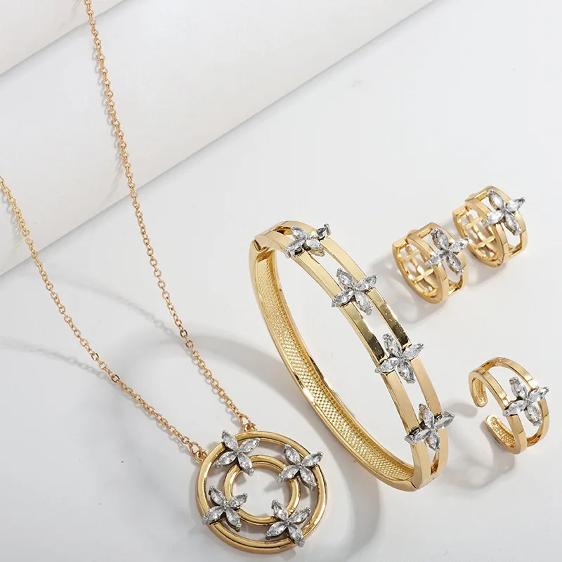 Four-leaf clover jewelry set, 4-piece fashionable micro-paved zircon necklace, fashionable and versatile