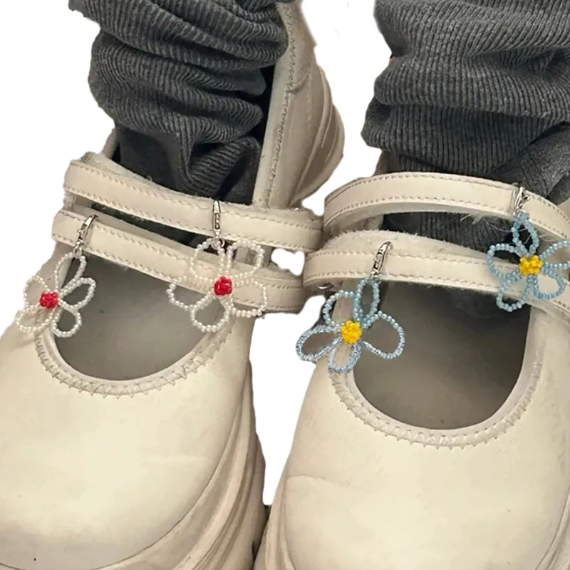 Breloque de chaussure fleur perlée pour femmes et filles, jolis lacets lumineux, pendentif décoratif, 1 paire