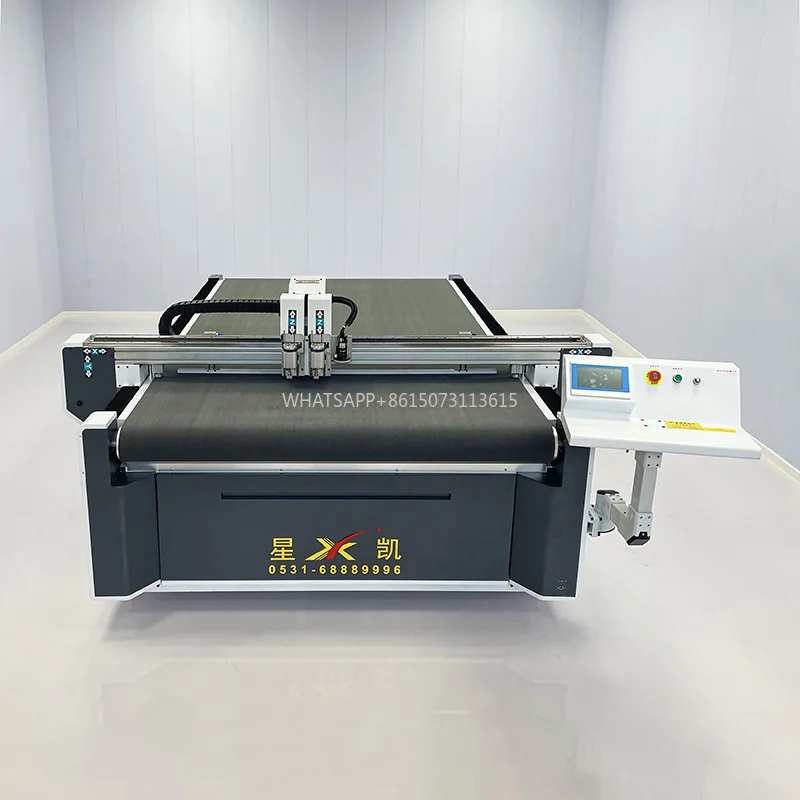 Macchina da taglio a coltello vibrante con alimentazione automatica ad alta precisione per abbigliamento/scarpe e borse