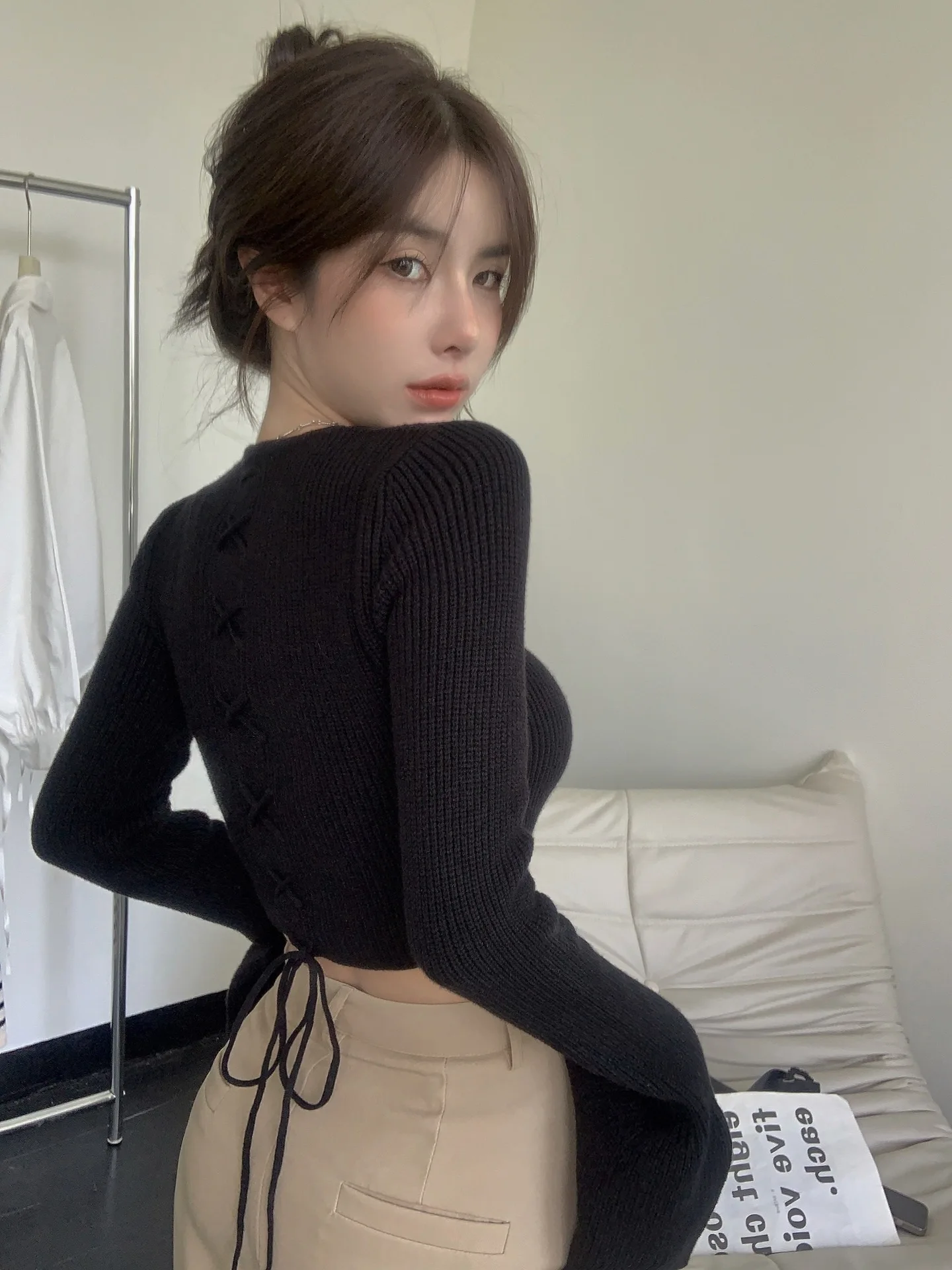 Korean Fashion Round Neck Solid Long Seleve Top Sexy Crop Sweater Women Back Lace Up Cropped Sweater With Crossed Back Strap