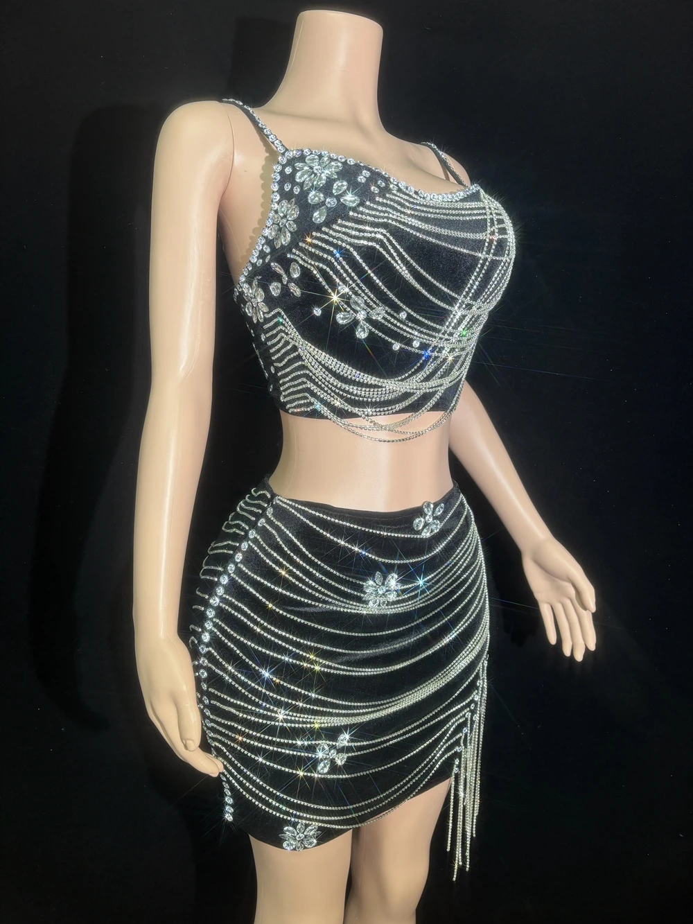 반짝 이는 라인 석 체인 자르기 탑 미니 스커트 두 조각 세트 여성 섹시한 축하 파티 생일 드레스 성능 무대 착용