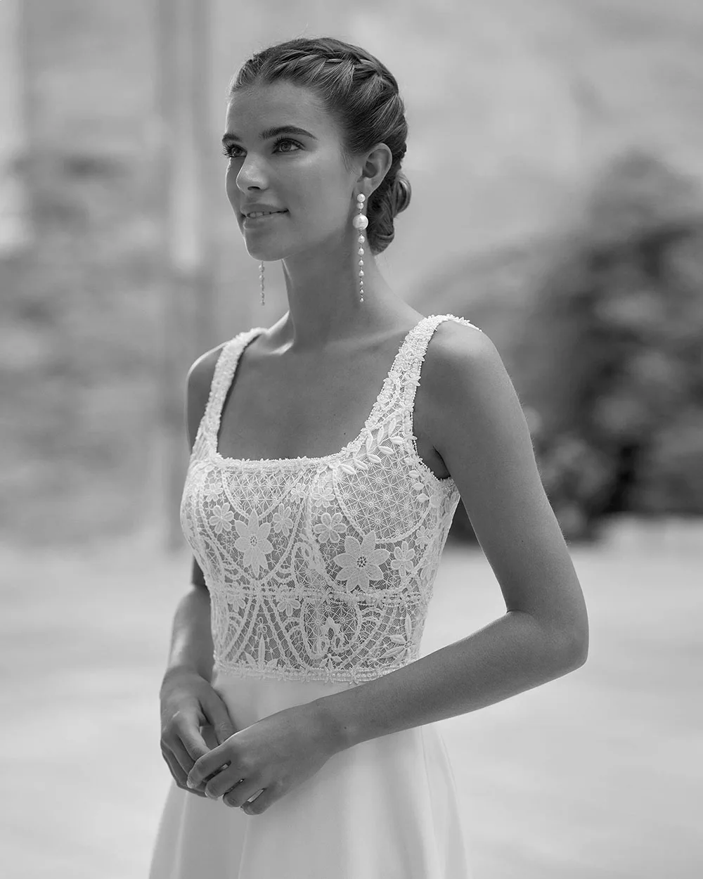 Customized Classic Wedding Dresses 2025 White Bridal Gowns Lace with Cape Bride Dresses Square Neck Wedding Gowns Back Out