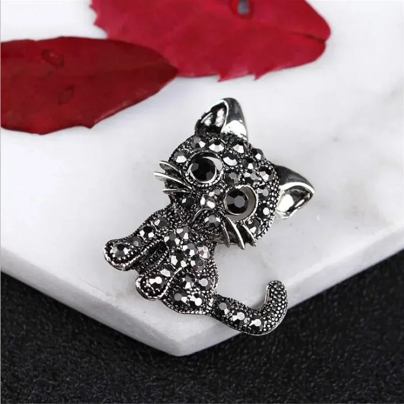 1pcs Party Cat Brooch Black Animal Brooch Cute cat costume Hipster Pin Clothing Women's suit clip Antique jewelry accessories