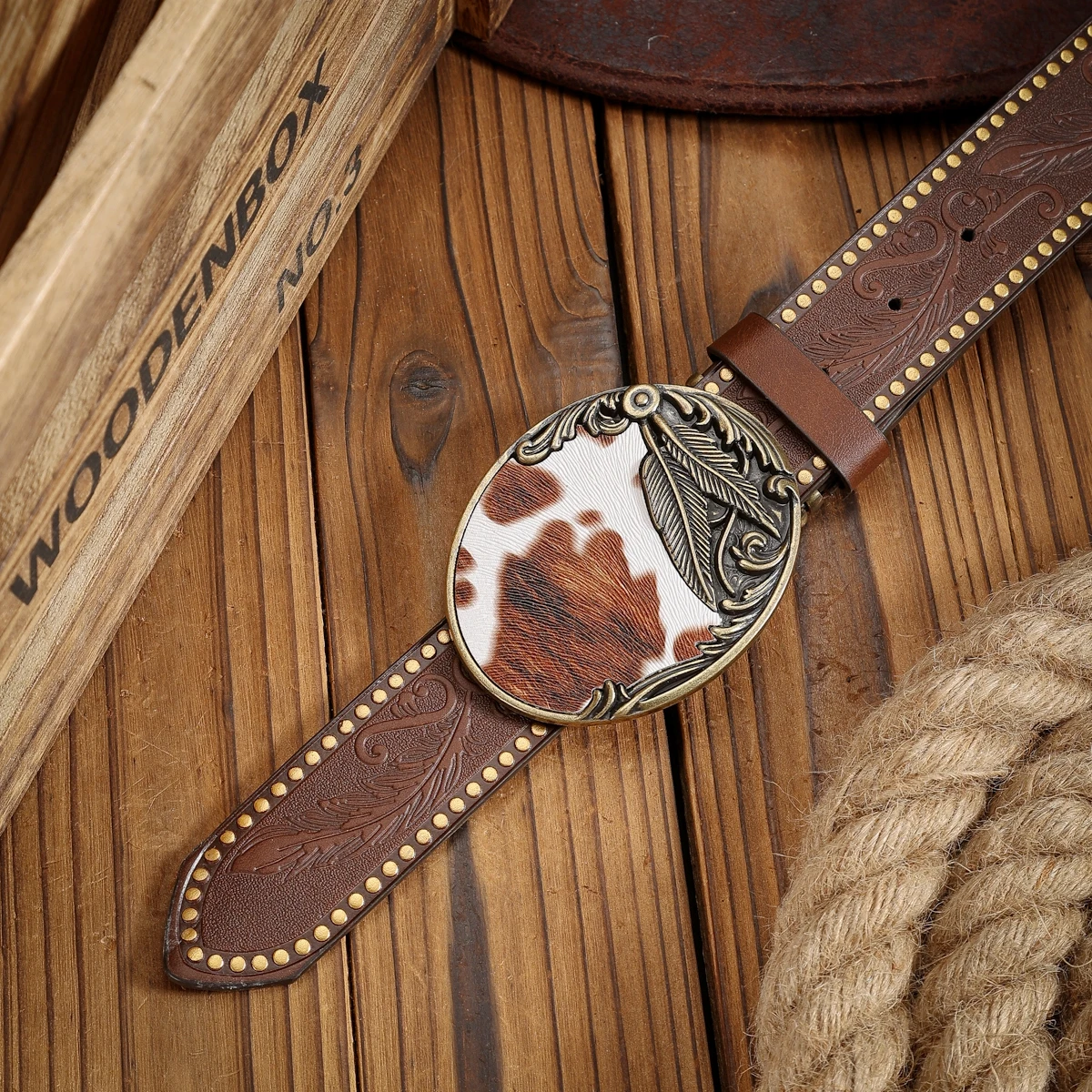 حزام PU بإبزيم على الطراز الغربي مناسب لكل من الرجال والنساء، وحزام كاجوال فريد من نوعه (مع أظافر مثقوبة)