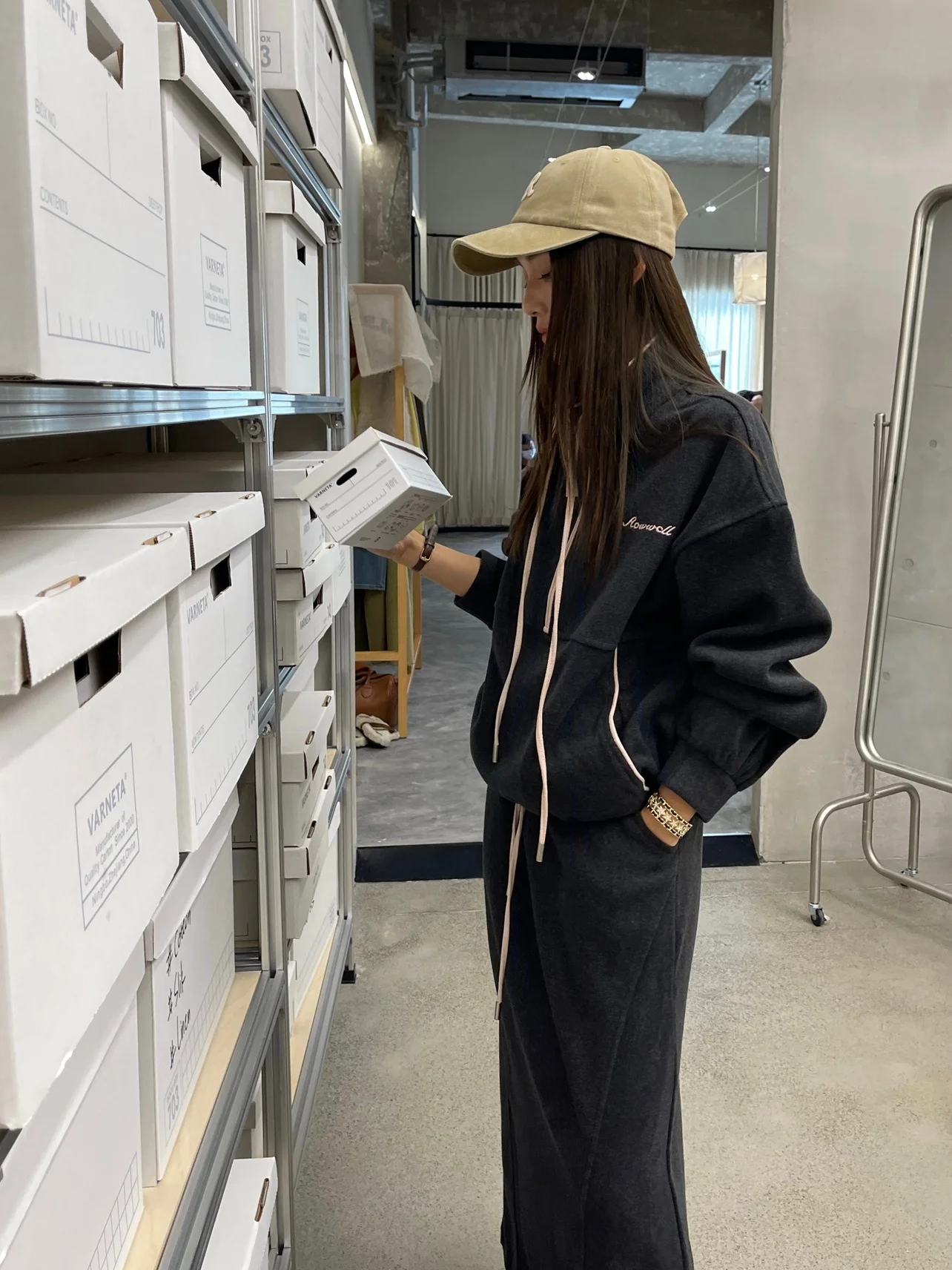 

UKILAU, осенне-зимний женский одинаковый комплект Lazy Sle, цветной свитшот, топ и юбка, костюм из двух предметов для поездок на работу, мода