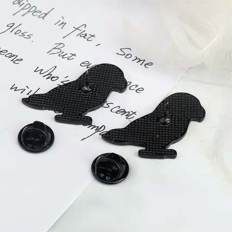 Tecknade djur papegoja emaljnålar söta roliga hackspett anpassade broscher ryggsäck denim kavajslag smycken present till vänner barn 10 best sales papegojesmycken - №7
