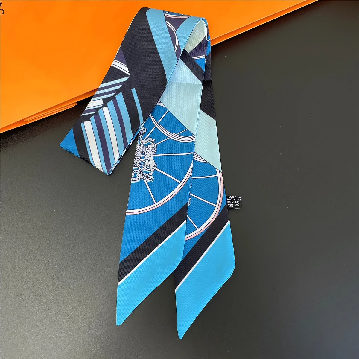 2026 Markendesign Zebra-Muster auf Blumen Damen-Schal Luxuriöser Seidenschal Modisches Haarband Foulard Schmaler Taschenschal Halstuch