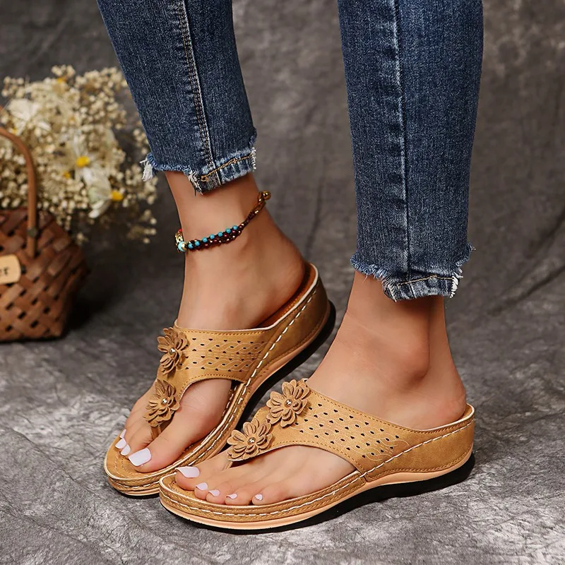 2025 New Women's outdoor flip-flops summer beach wedge sandals ladies casual flower embellished sandals non-slip walking shoes