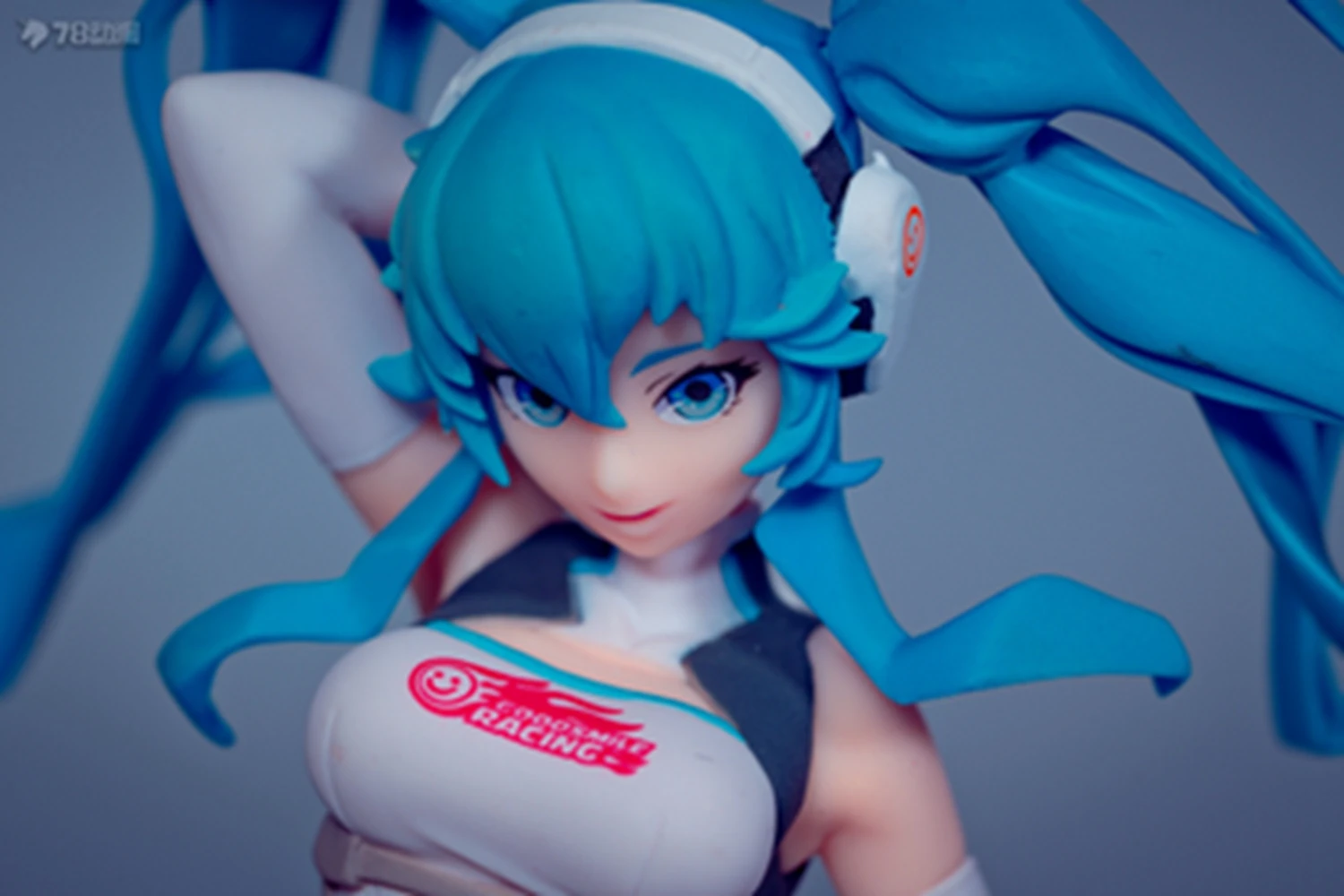 18CM Anime Hatsune Miku Racing Figure 2014 Model Toy Gift Collection 1/8 Action Figure Racing Uniform Standing Doll figurine PVC