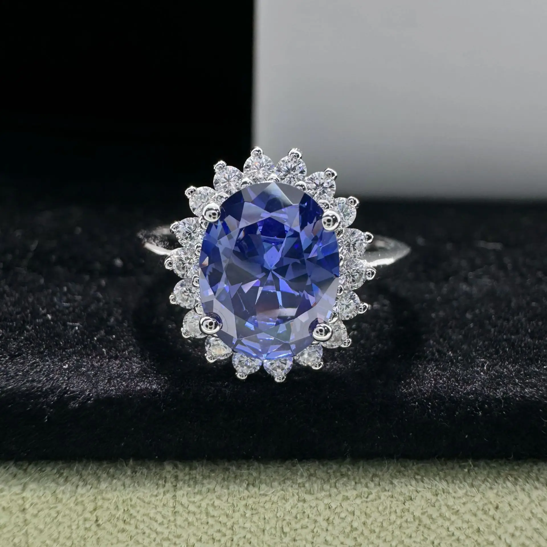 PT950 platinum ring sapphire 2 carat womens diamond ring European and American simple temperament AU750 gold ring