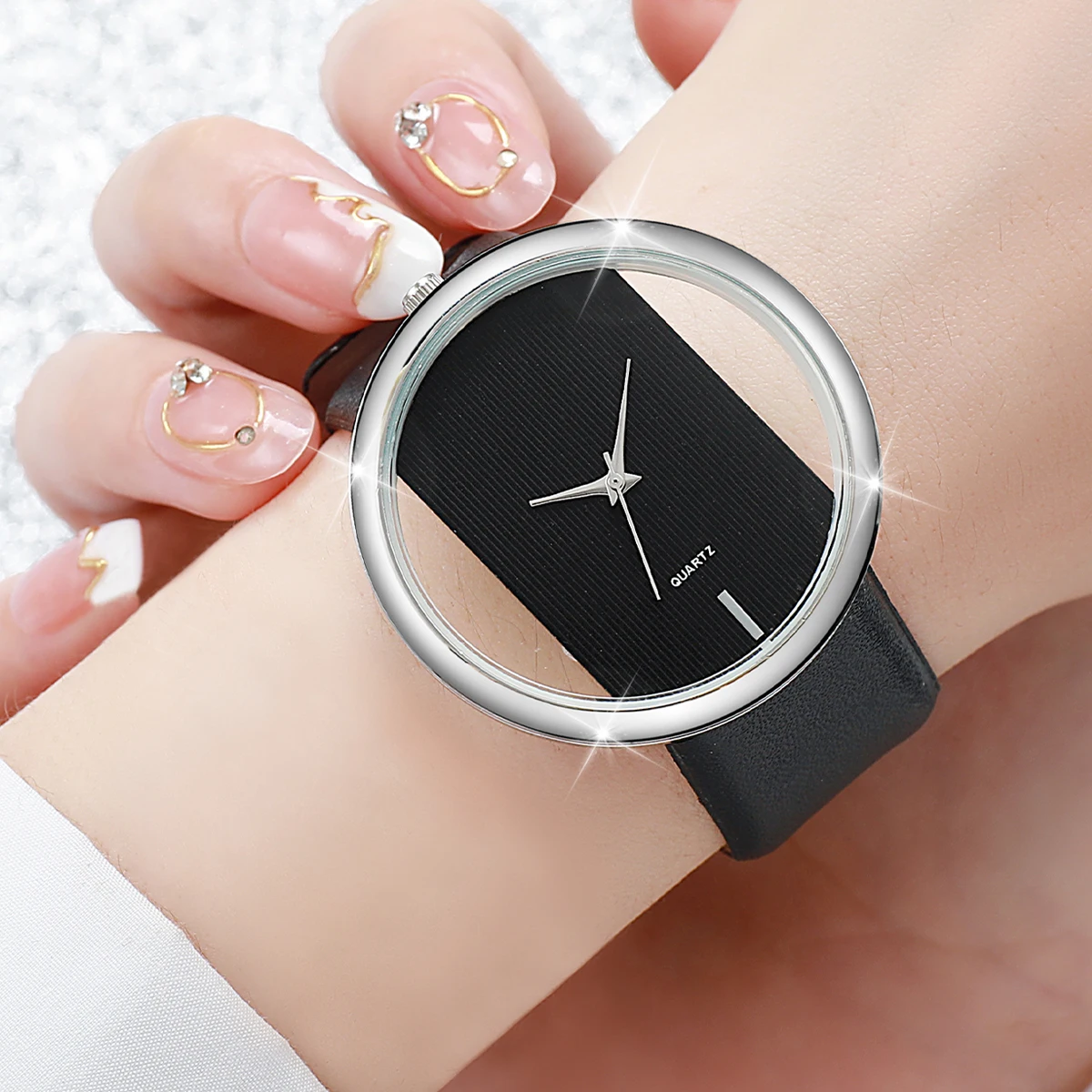2PCS Couple\'s Watches Fashion Hollow Out Dial Women’s Watch Leather Band Analog Quartz Wristwatch(Without Box)