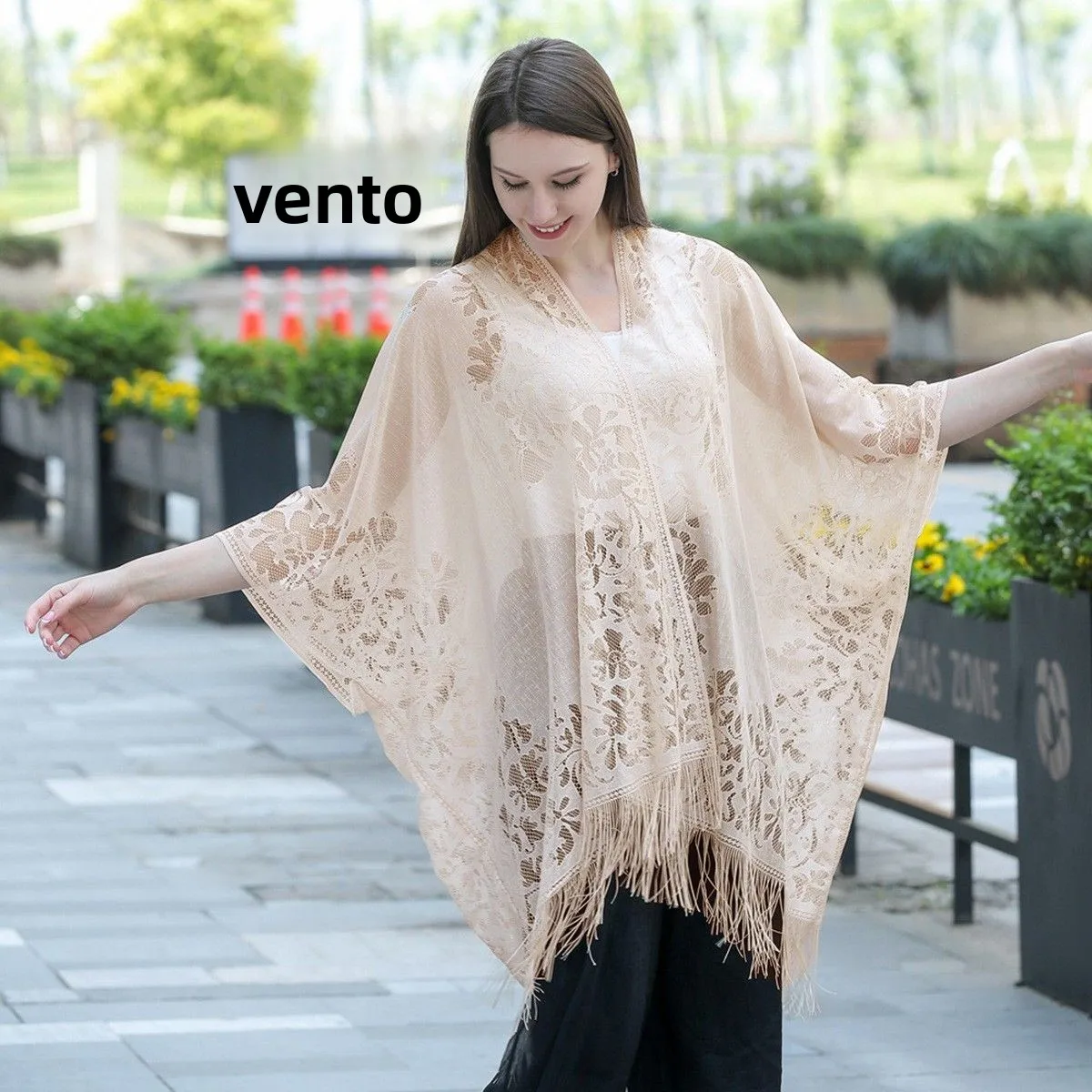 xale-feminino-elegante-de-poliester-com-renda-e-borlas-versatil-de-alta-qualidade-cor-solida-vazado-para-viagem-gola-dr