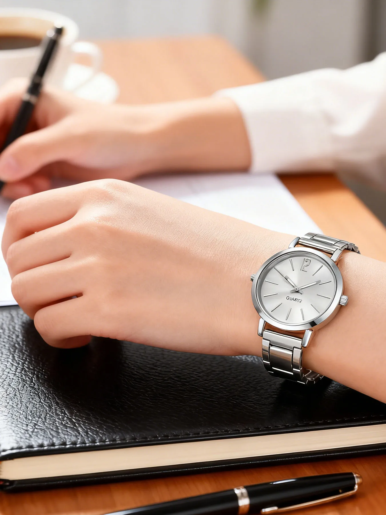 Fashion quartz watch for women's luxury watch, simple circular dial, stainless steel women's watch