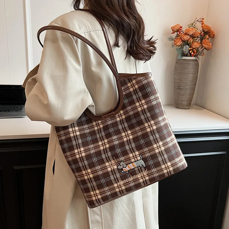 Large-capacity Contrasting Color Plaid Tote Bag Women\'s 2024 New Autumn Commuting Fashion Casual Shoulder Bag