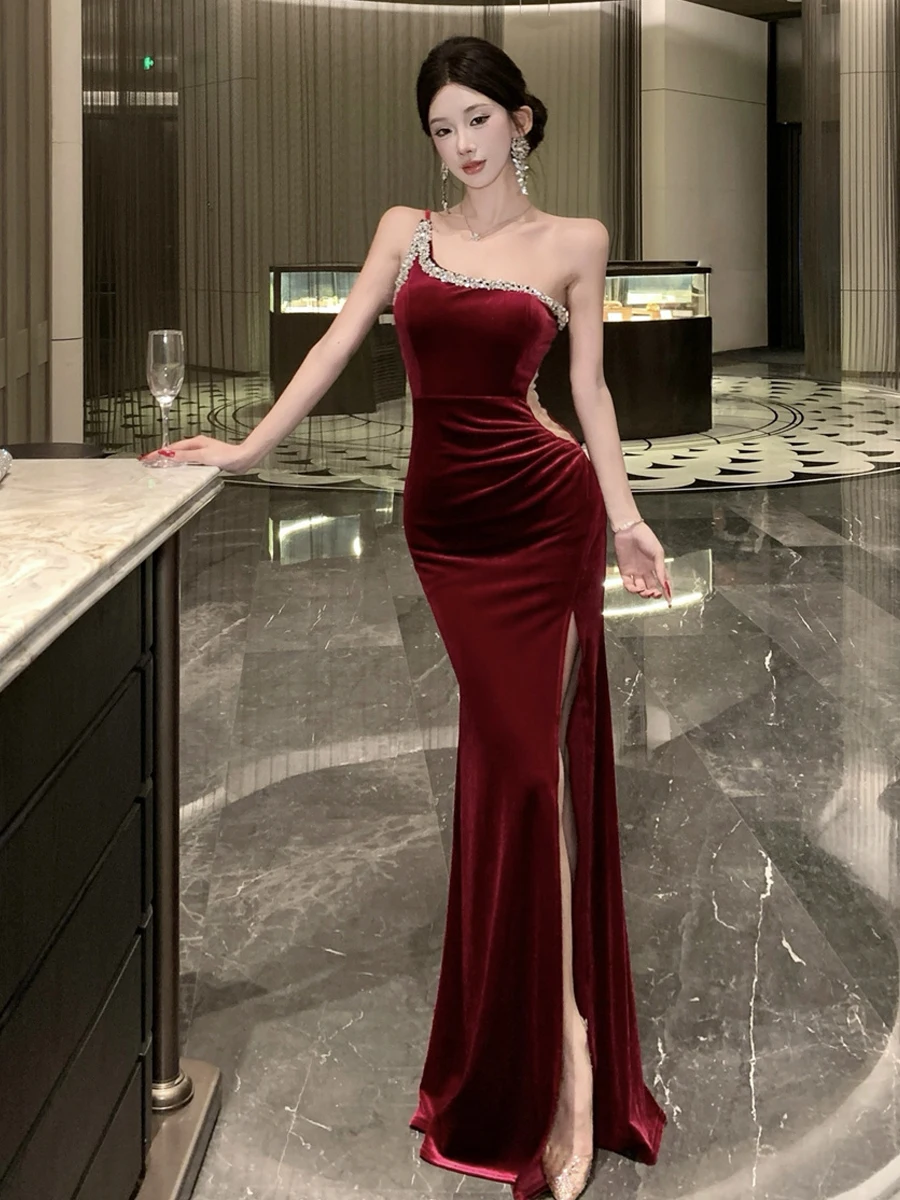 

Сексуальное бархатное платье на одно плечо с бриллиантовыми вставками и разрезом, длинная юбка, женская модная одежда для весны, осени, зимы, вечеринок