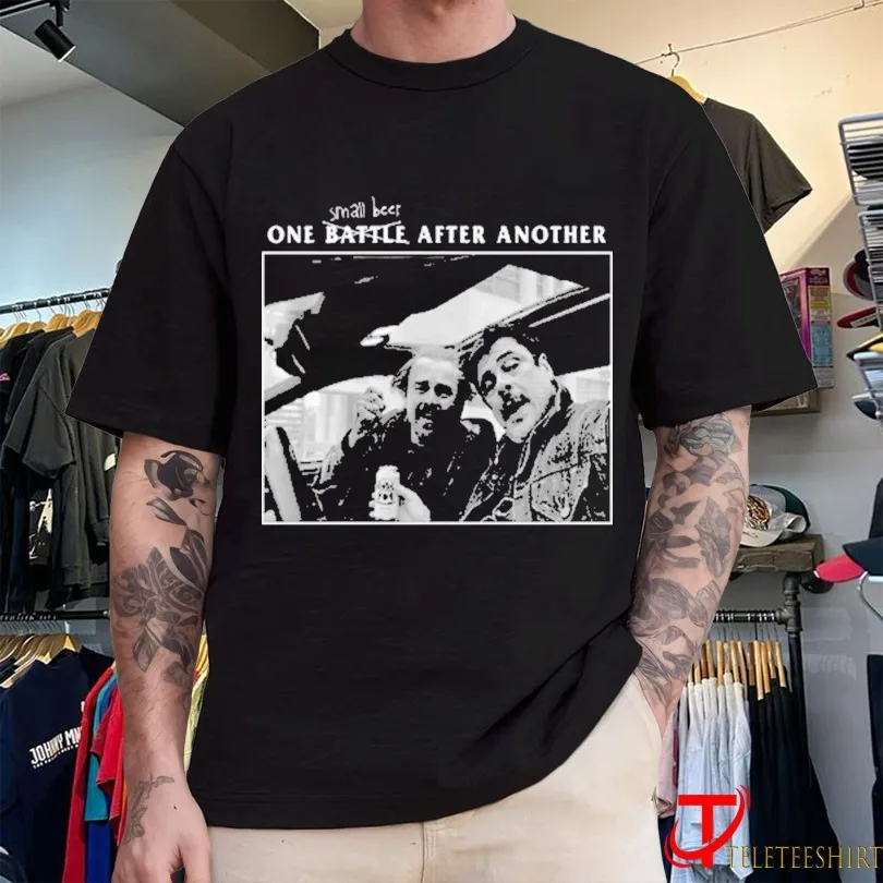 تي شيرت عتيق بنمط التسعينيات قطعة من البيرة الصغيرة مناسبة لمحبي الكوميديا ومحبي الأفلام لمحاربة معركة واحدة بعد آخر