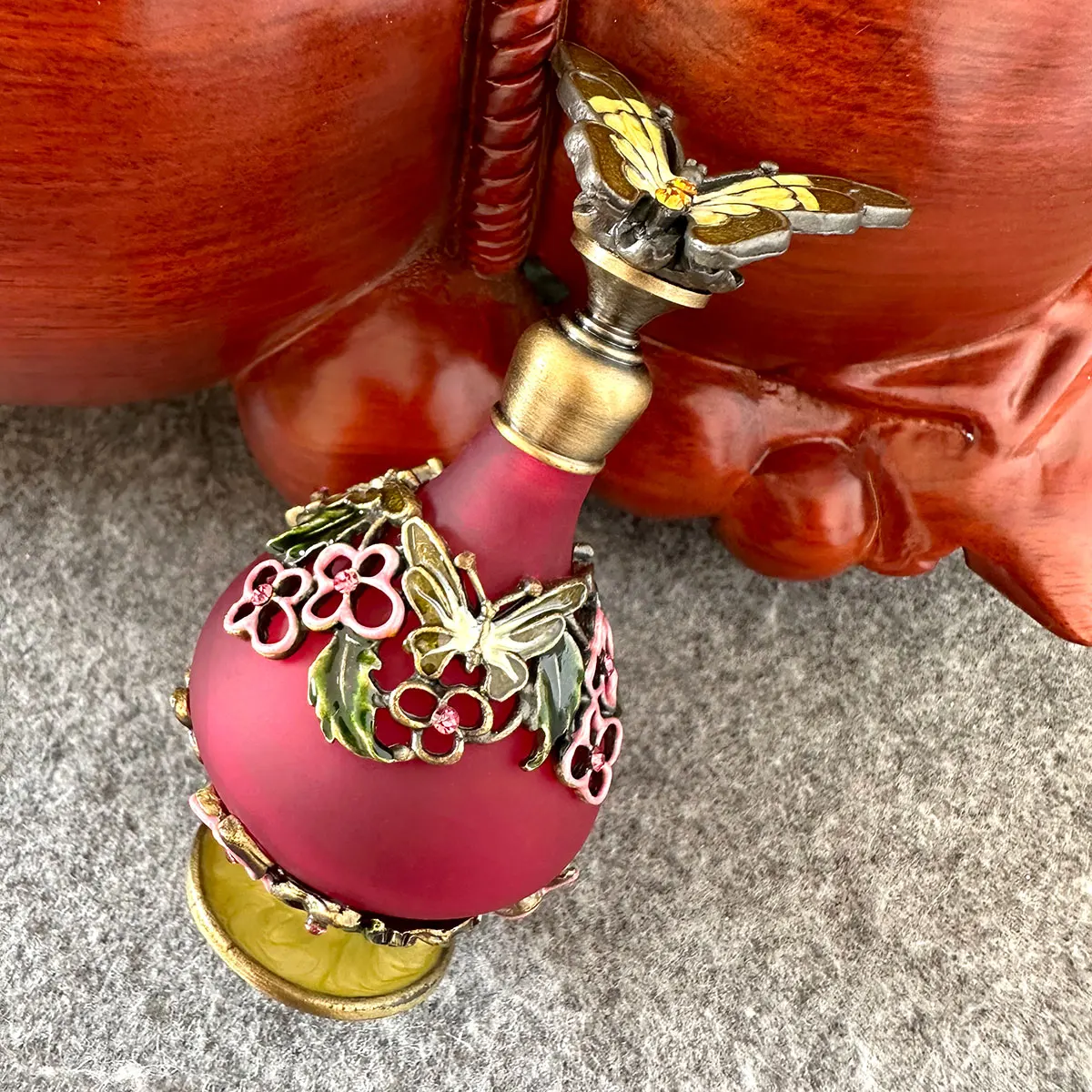 Vintage Red Perfume Bottle Butterfly Flower Decor Refillable Travel Antique Metal Empty Glass Dropper Women Girl Gift