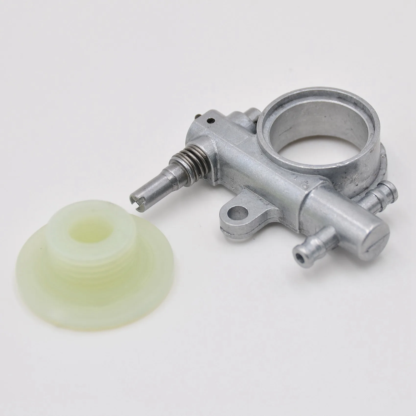 3Set 2500/3800 Chainsaw Spare Parts Chainsaw Oil Pump With Worm Drive Gear Fit For Chain Saw 25CC/38CC