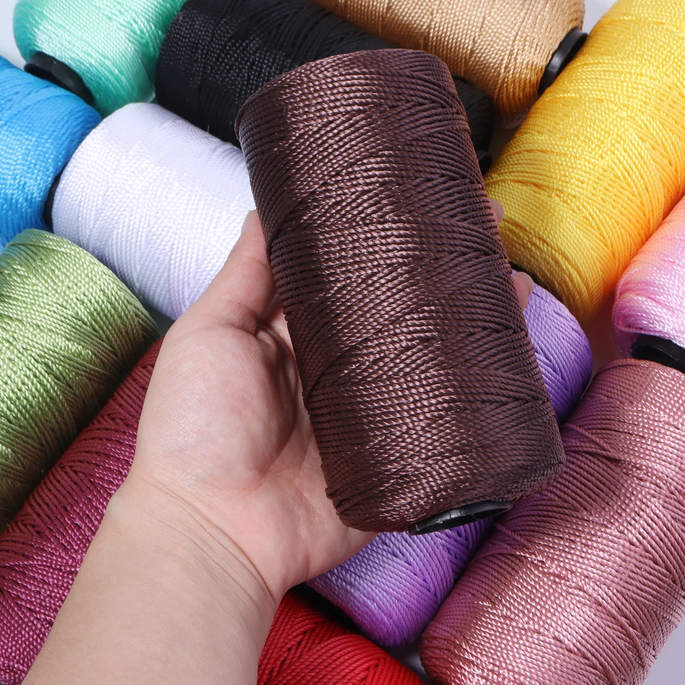120 Yards 1,5mm 3-fädiges DIY Strickgarn Eis-Seide Farbiges Kunstgarn für Taschen Hüte Polypropylen-Seil zum Häkeln – Detail 5