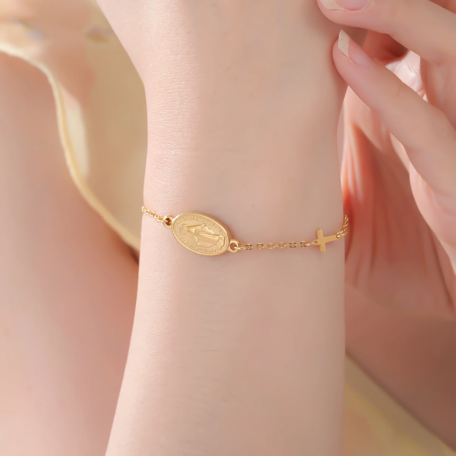 LIKGREAT مريم العذراء سوار الصليب سحر أساور الفولاذ المقاوم للصدأ أم يسوع الكاثوليكية مجوهرات هدية الحماية المسيحية