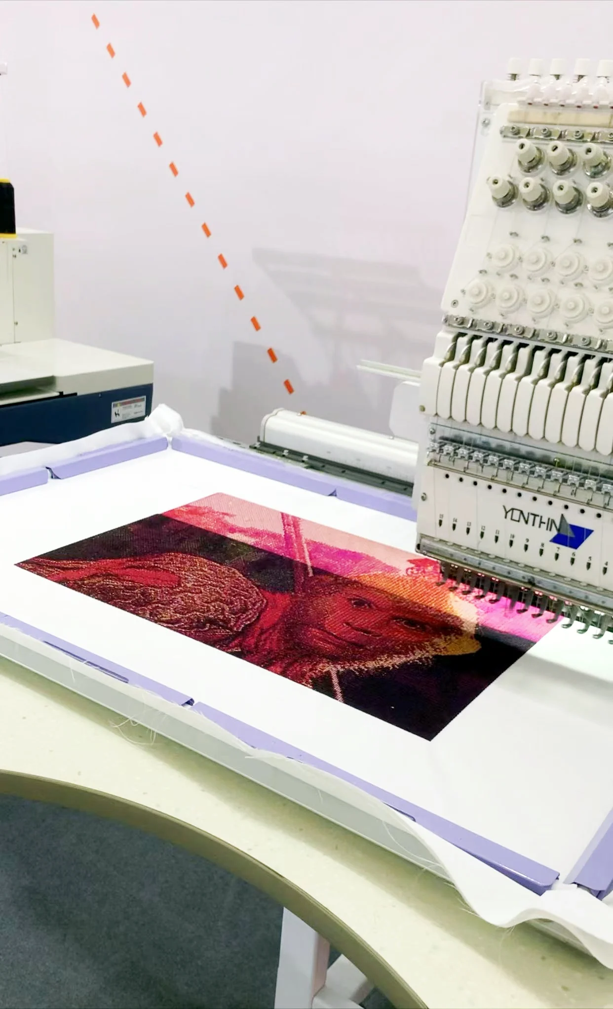 1501 500*800 mm YONTHIN Computerized Embroidery Machine Single Head Clothes Dress Embroidery Design Machine