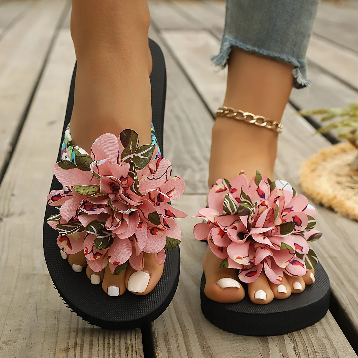 

*Fashionable and Hot Selling Comfortable and Sexy Flat Flip Flops for Women Summer New Round Headed Flower Toe Casual Slippers