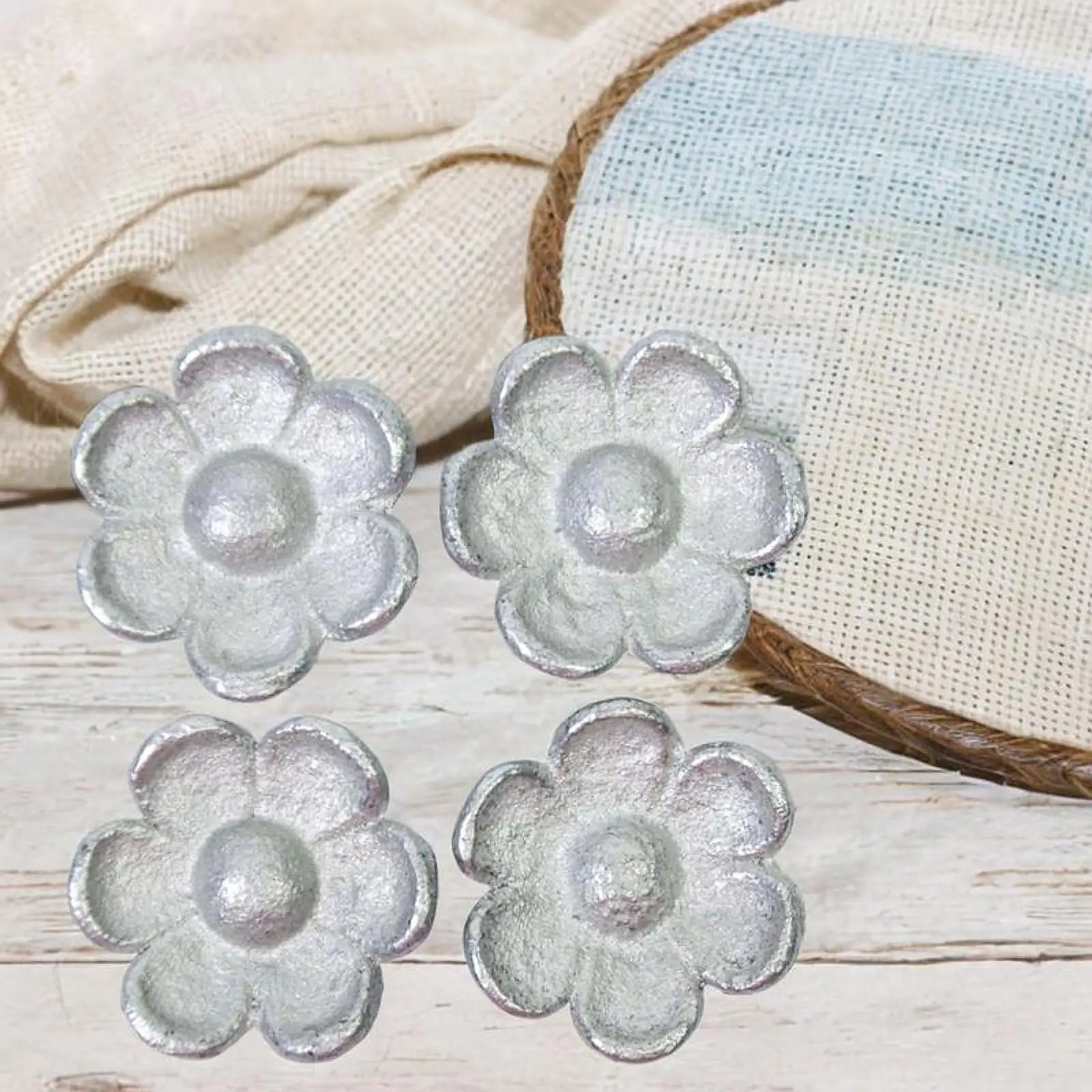 4 Pieces Iron Pattern Weights Sewing Tools Convenient Flower Shape Paperweight Fabric Pattern Cloth Weights for Tailoring
