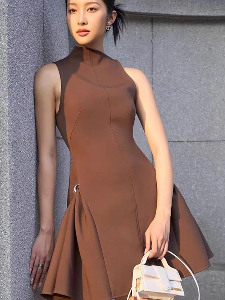 DEAT Elegant Dress Metal Button Skew Collar Sleeveless High Waist Solid Women\'s Evening Party Dresses 2024 Autumn New 13DL395