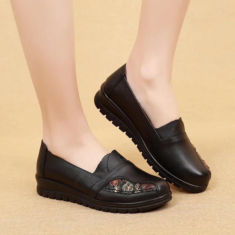 

Black Leather Loafers For Women With Floral Embroidery Detail Round Toe Non Slip Thick Sole Comfortable Casual Office And Daily