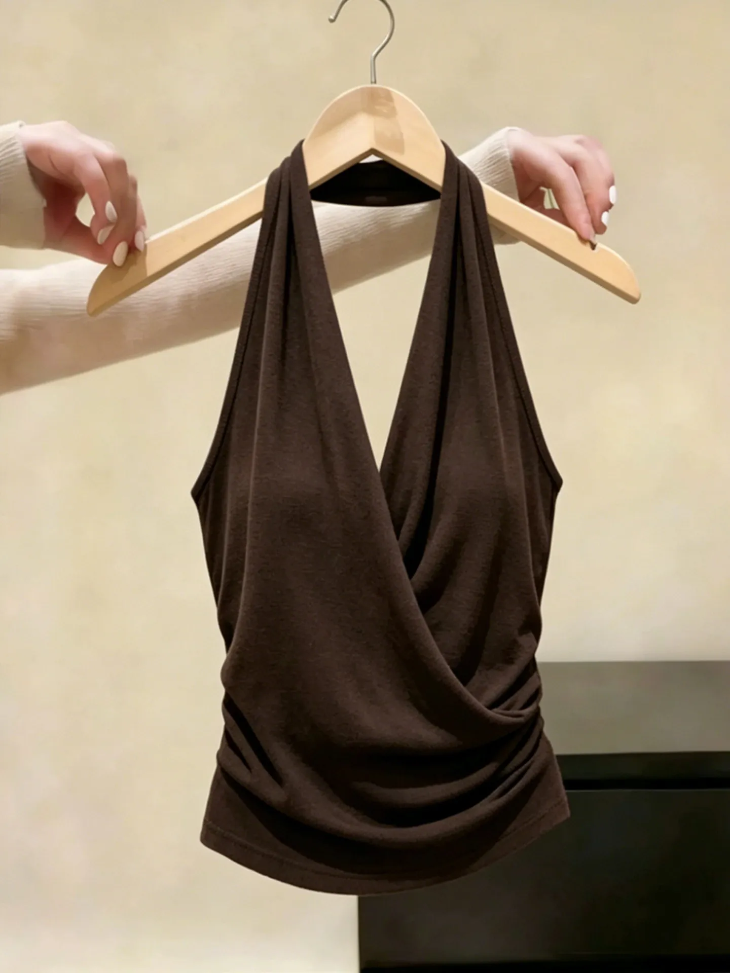Retro Chic Coffee Color V-neck Hanging Neck Sleeveless Vest Women's Summer New Small Design Slimming Top Breathable Comfortable