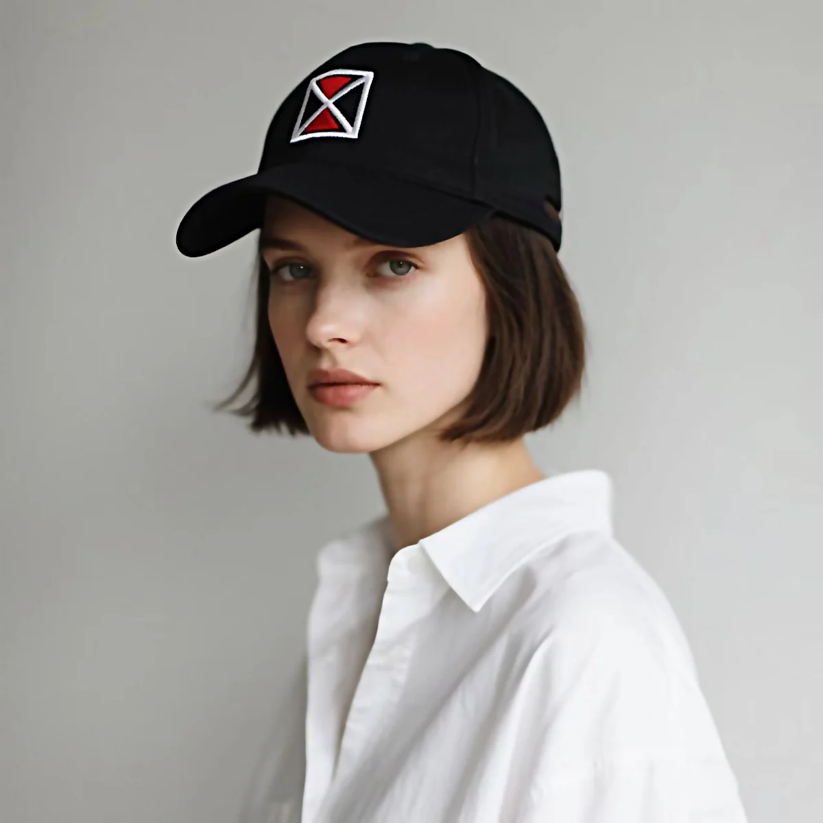 

Silver Red Ling Embroidery Adjustable Cotton Cap - Unisex Baseball Cap for Summer Canal Shade & All-Season Graceful Sunscreen