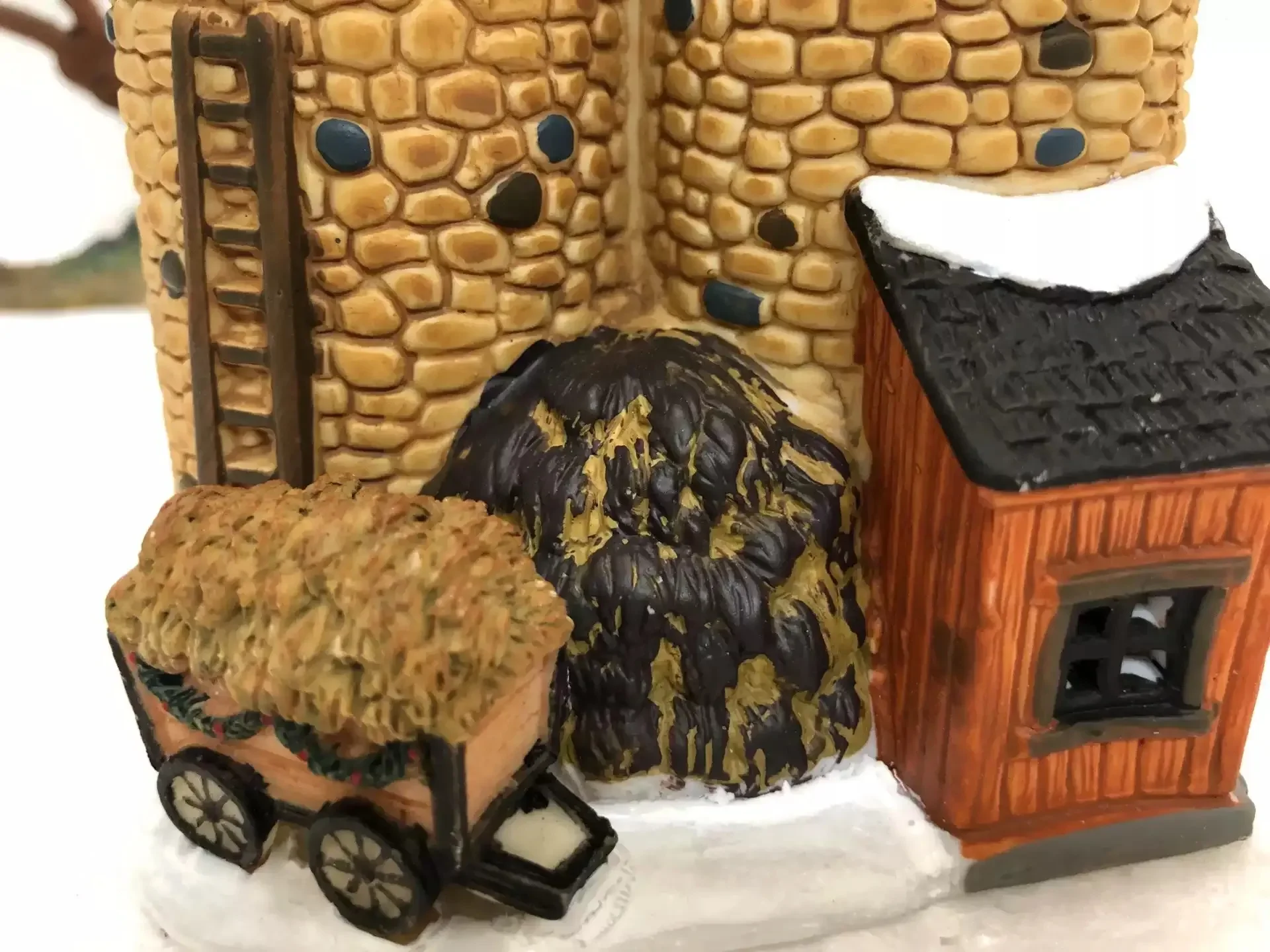 Lemax Creative Ceramic Painted Miniature Version of European Building Barn Figurine Home Furnishing Living Room Ornament Gift