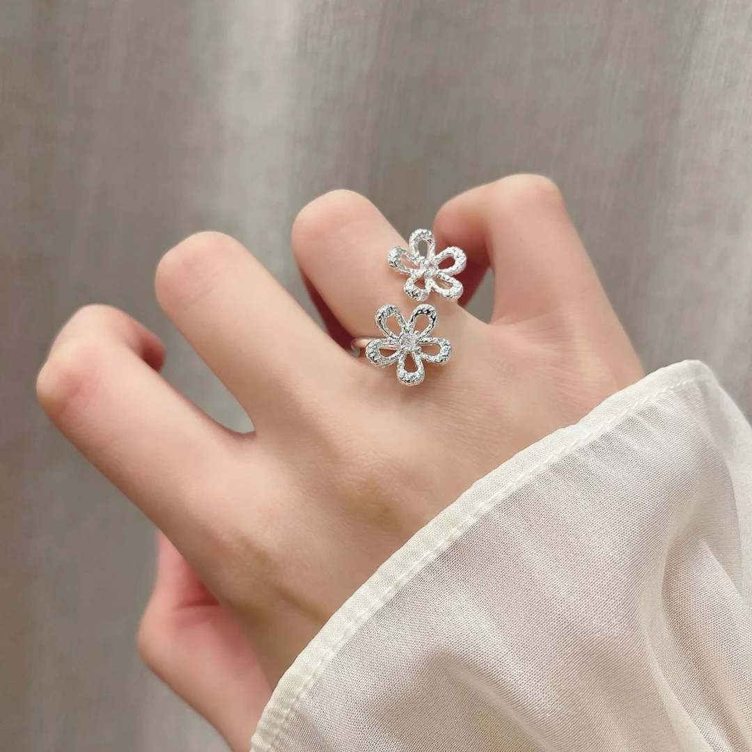 

DUTRIEUX Retro Hollow Flower Opening Adjustable Rings for Women Cute Exquisite Hand Decoration Jewelry Accessory Party Gifts