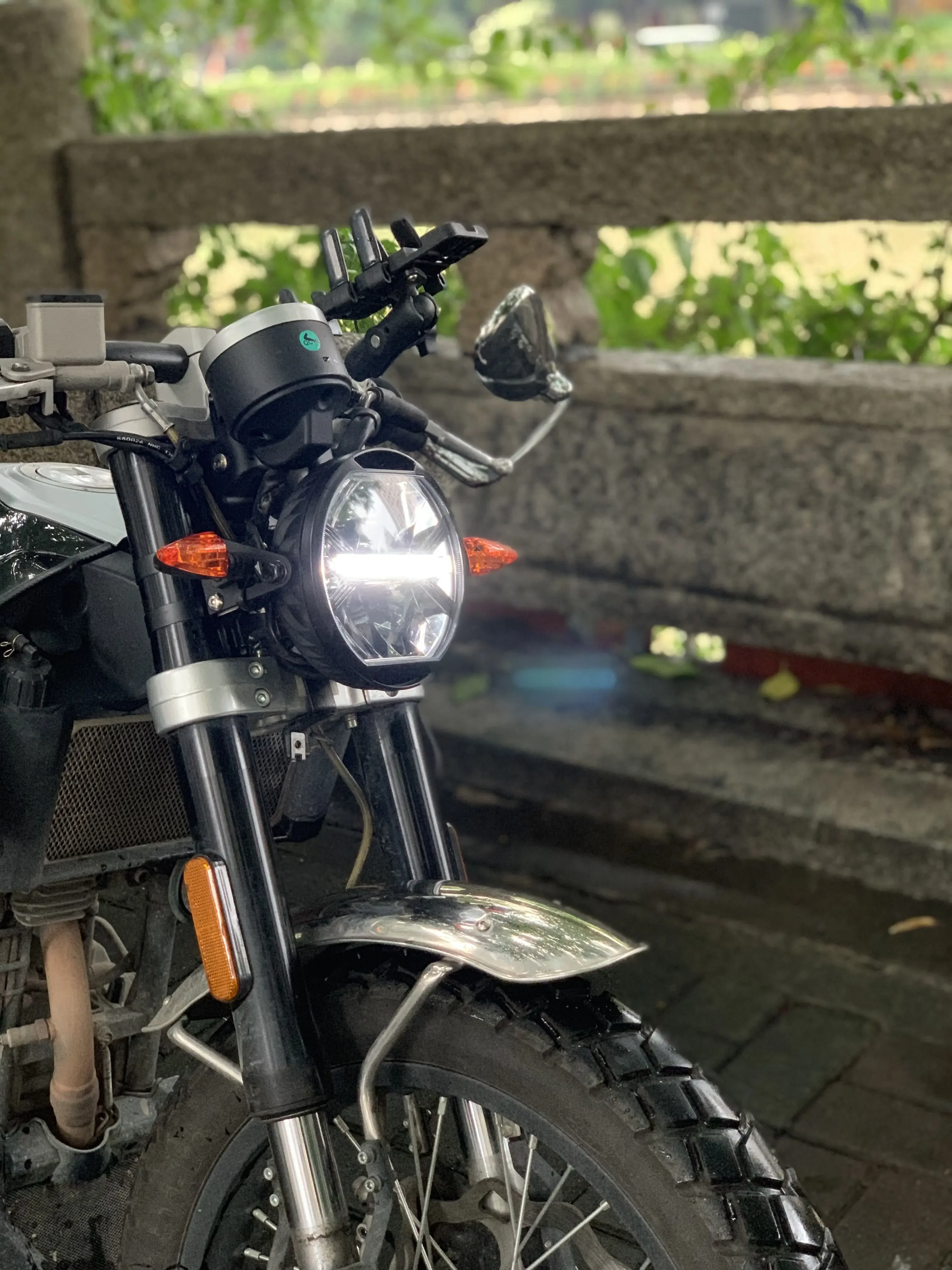Hot Sales CE Certificated E8-stamp Universal Motorcycle Modern Retro Style Modification LED Headlight Driving Light