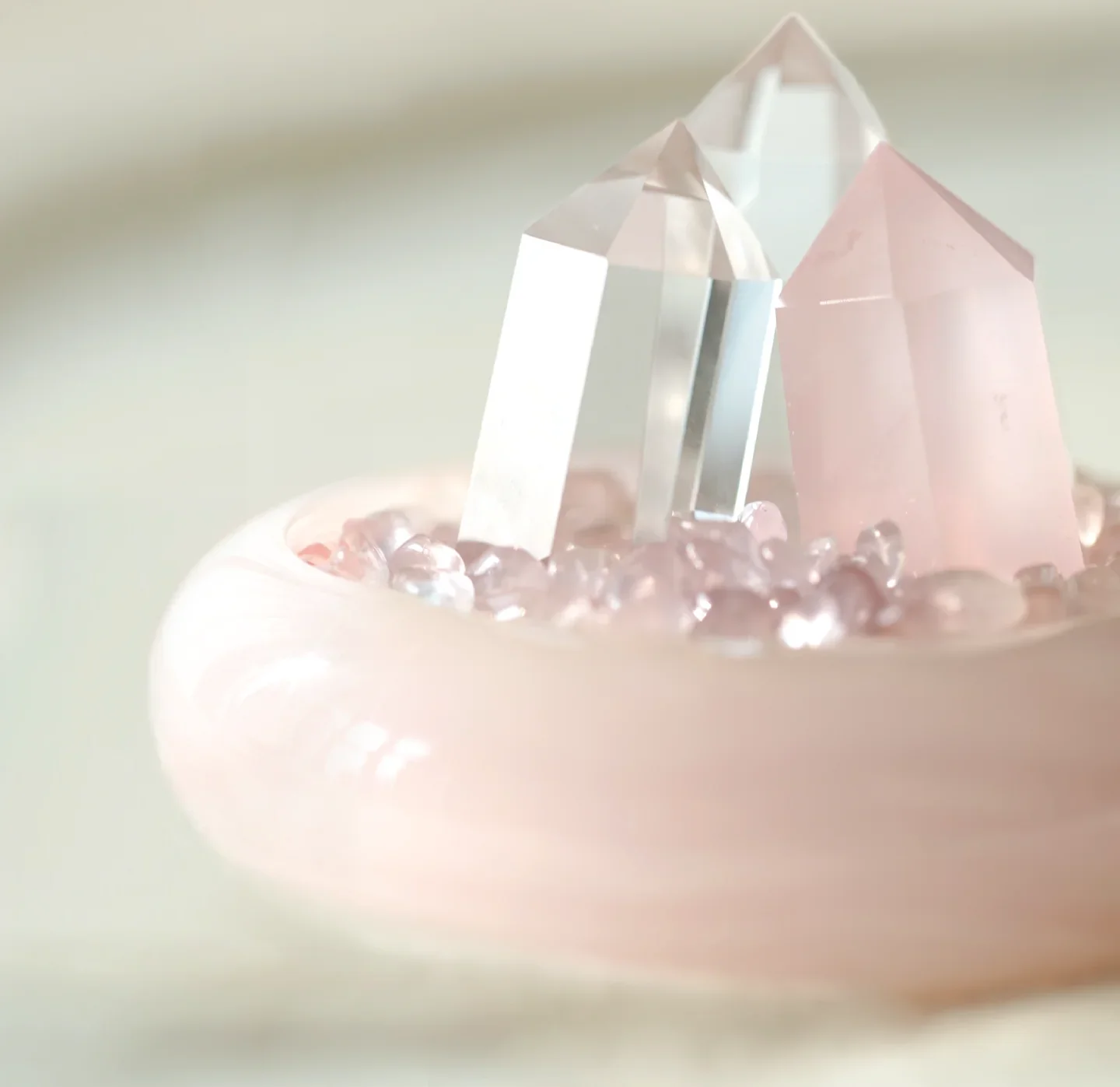 Natural powder crystal ornaments, jade, light luxury high-end gifts, high-end home decoration