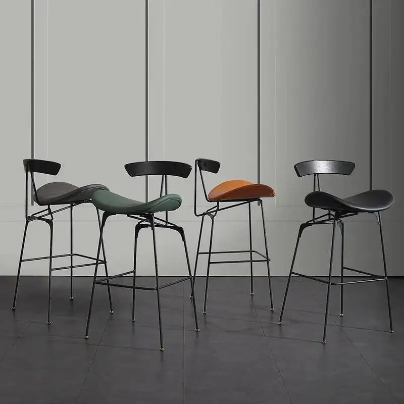 Taburetes de bar Taburete único Muebles de hueso Diseño de restaurante Sillas Trono de pesca Diseño moderno Bar alto Diseñador de balcón para el hogar