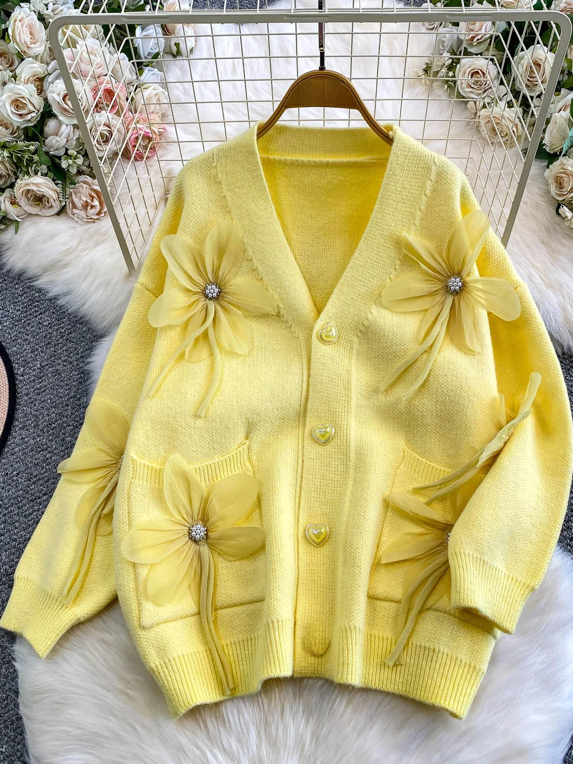 

Knitted V-Ne Jaet Women's Heavy Embellied Floral Design Age-Defng Premium Feel Single Button Closure Sweater