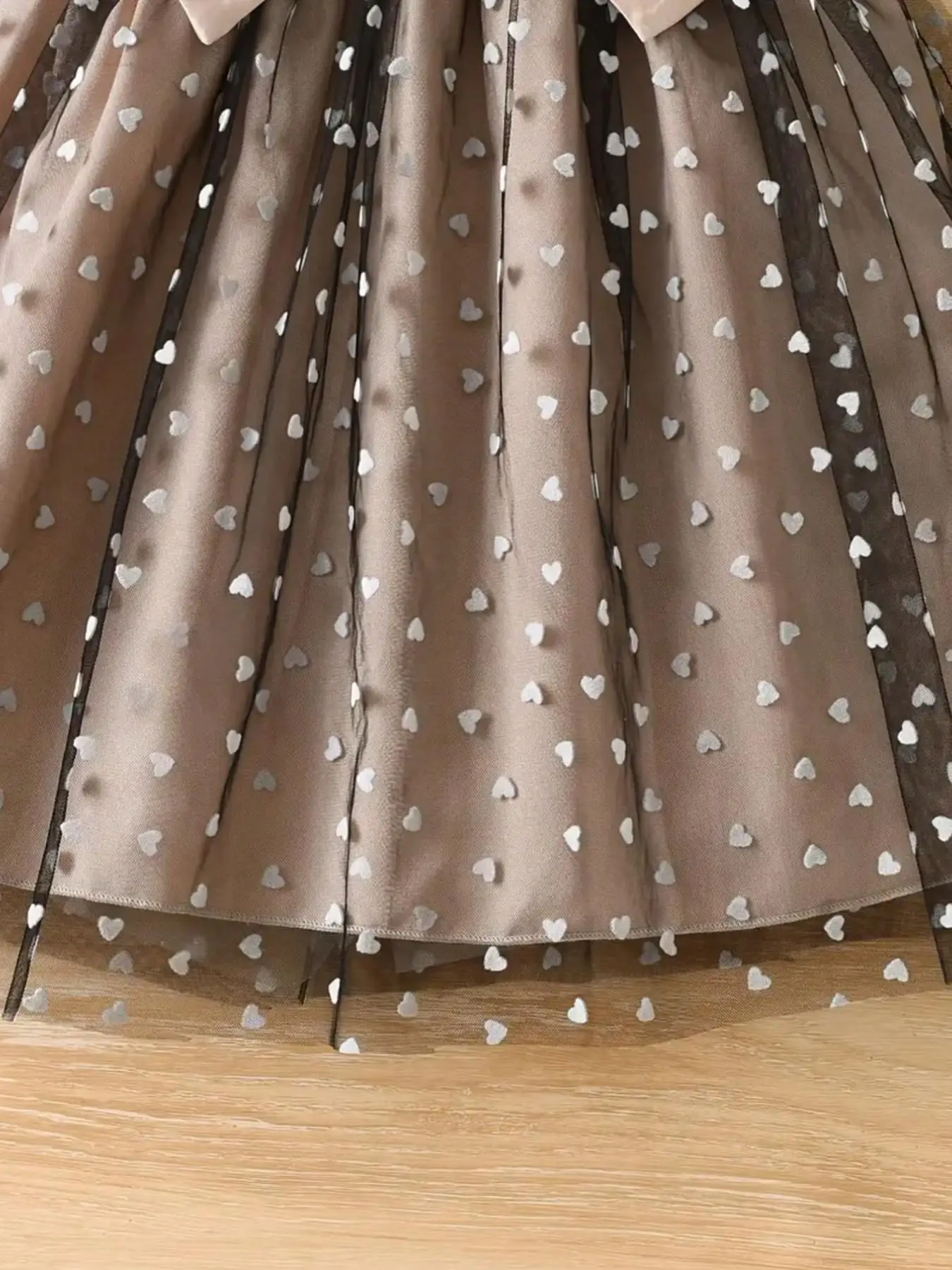 Prinzessinnenkleid für Kinder, Lässig-Elegantes Sommerkleid mit Kurzen Ärmeln, Rüschen, Herzförmigem Netzgürtel und Schleife an der Taille – Detail 7