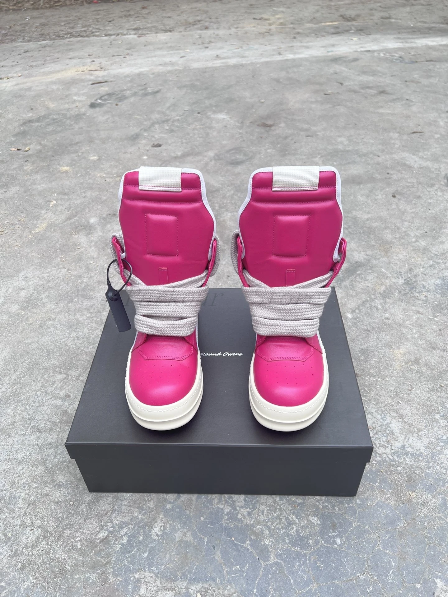 

Ярко-розовые повседневные туфли из воловьей кожи с крупными шнурками и большими куриными глазами, унисекс, модные спортивные качественные мужские и женские туфли